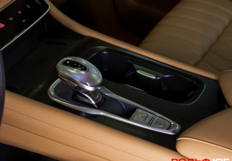 Подержанный автомобиль Voyah Dream 2023 года (23 фото)