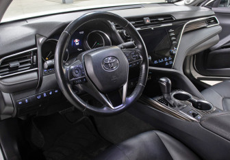 Подержанный автомобиль Toyota Camry Sedan 2020 года (16 фото)