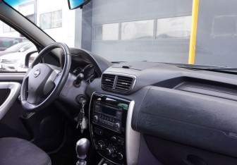 Подержанный автомобиль Nissan Terrano 2016 года (9 фото)