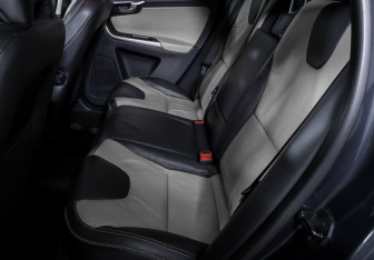 Подержанный автомобиль Volvo XC60 2010 года (10 фото)