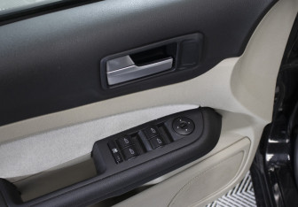 Подержанный автомобиль Ford Focus Sedan 2006 года (18 фото)