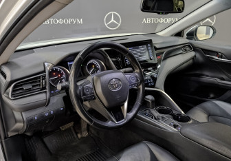 Подержанный автомобиль Toyota Camry Sedan 2021 года (15 фото)