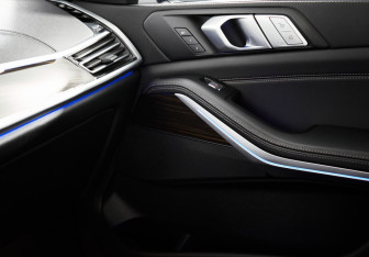 Подержанный автомобиль BMW X7 2021 года (19 фото)