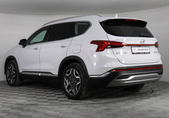 Подержанный автомобиль Hyundai Santa Fe 2022 года (7 фото)