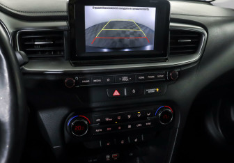 Подержанный автомобиль Kia Ceed Hatchback 2018 года (13 фото)