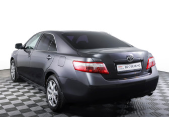 Подержанный автомобиль Toyota Camry Sedan 2007 года (7 фото)