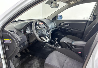 Подержанный автомобиль Kia Ceed Hatchback 2011 года (8 фото)