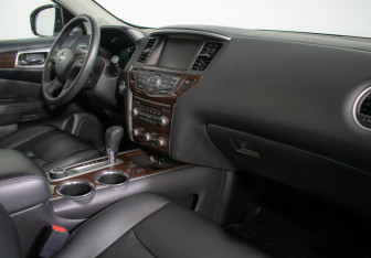 Подержанный автомобиль Nissan Pathfinder 2016 года (9 фото)