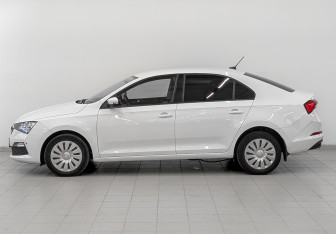 Подержанный автомобиль Skoda Rapid Liftback 2021 года (8 фото)