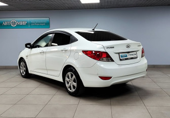 Подержанный автомобиль Hyundai Solaris Sedan 2013 года (7 фото)