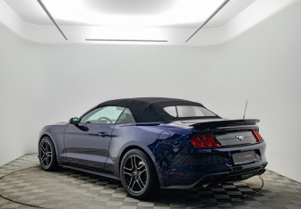 Подержанный автомобиль Ford Mustang Convertible 2020 года (3 фото)