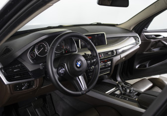Подержанный автомобиль BMW X5 2015 года (13 фото)