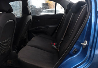 Подержанный автомобиль Kia Rio Sedan 2010 года (10 фото)