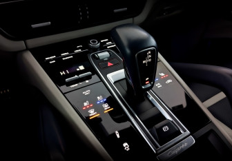 Подержанный автомобиль Porsche Cayenne 2019 года (30 фото)