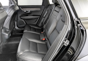 Подержанный автомобиль Volvo V90 Cross Country 2019 года (12 фото)