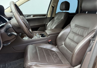 Подержанный автомобиль Volkswagen Touareg 2013 года (10 фото)