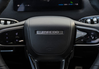 Подержанный автомобиль Jaecoo J7 2023 года (11 фото)