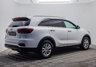 Подержанный автомобиль Kia Sorento 2018 года (5 фото)