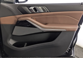 Подержанный автомобиль BMW X5 2025 года (25 фото)