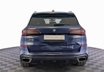Подержанный автомобиль BMW X5 2021 года (6 фото)