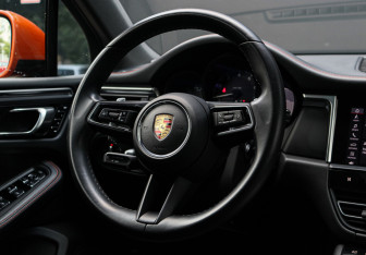 Подержанный автомобиль Porsche Macan 2022 года (16 фото)
