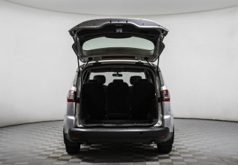 Подержанный автомобиль Ford S-MAX 2010 года (15 фото)