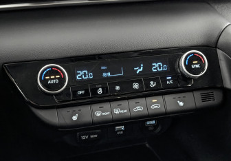 Подержанный автомобиль Hyundai Elantra Sedan 2021 года (21 фото)