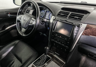 Подержанный автомобиль Toyota Camry Sedan 2017 года (9 фото)