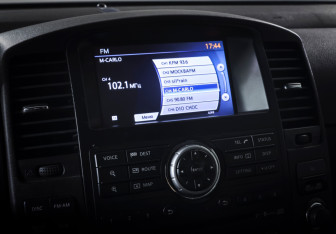 Подержанный автомобиль Nissan Pathfinder 2011 года (21 фото)