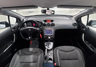 Подержанный автомобиль Peugeot 408 2014 года (9 фото)