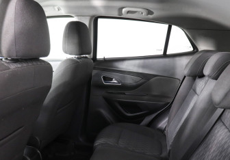 Подержанный автомобиль Opel Mokka 2014 года (12 фото)