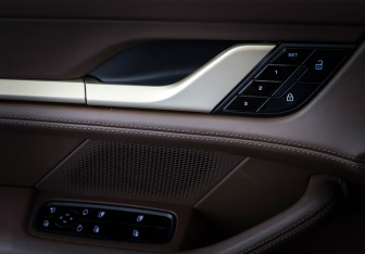 Подержанный автомобиль Porsche Taycan 2021 года (20 фото)