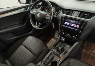 Подержанный автомобиль Skoda Octavia Liftback 2018 года (10 фото)