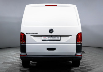 Подержанный автомобиль Volkswagen Transporter Van 2020 года (6 фото)