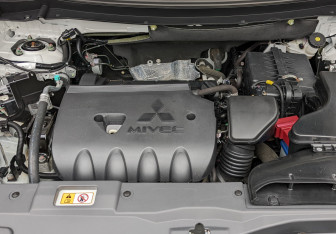 Подержанный автомобиль Mitsubishi Outlander 2022 года (9 фото)