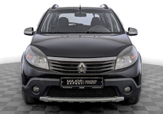 Подержанный автомобиль Renault Sandero 2011 года (2 фото)