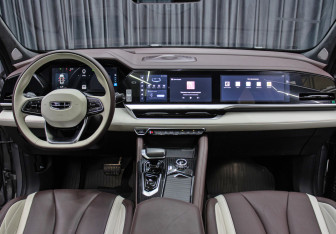 Подержанный автомобиль Geely Monjaro 2023 года (14 фото)