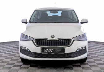 Подержанный автомобиль Skoda Rapid Liftback 2022 года (2 фото)