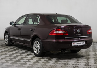 Подержанный автомобиль Skoda Superb Liftback 2012 года (7 фото)