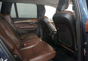 Подержанный автомобиль Volvo XC90 2018 года (10 фото)
