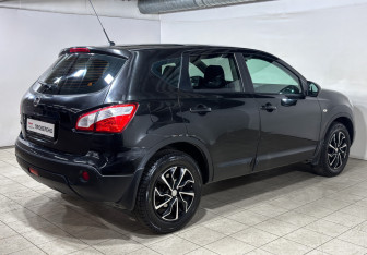 Подержанный автомобиль Nissan Qashqai 2012 года (5 фото)