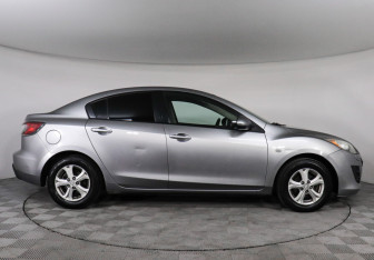 Подержанный автомобиль Mazda 3 Sedan 2010 года (4 фото)