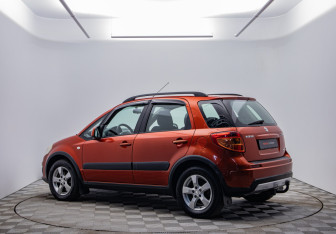 Подержанный автомобиль Suzuki SX4 Hatchback 2010 года (7 фото)