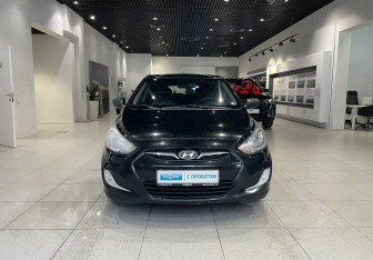 Подержанный автомобиль Hyundai Solaris Hatchback 2012 года (2 фото)