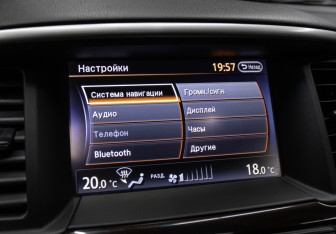 Подержанный автомобиль Nissan Pathfinder 2016 года (19 фото)