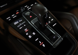 Подержанный автомобиль Porsche Cayenne 2021 года (22 фото)