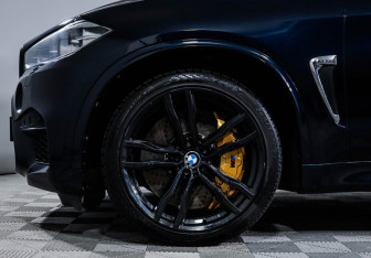 Подержанный автомобиль BMW X5 M 2015 года (15 фото)