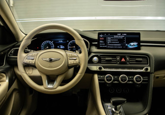 Подержанный автомобиль Genesis G70 2021 года (8 фото)