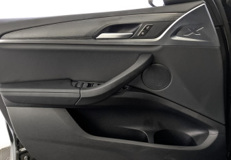 Подержанный автомобиль BMW X4 2022 года (19 фото)