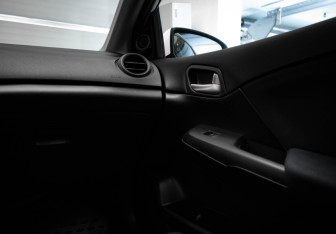 Подержанный автомобиль Honda Civic Hatchback 2013 года (21 фото)